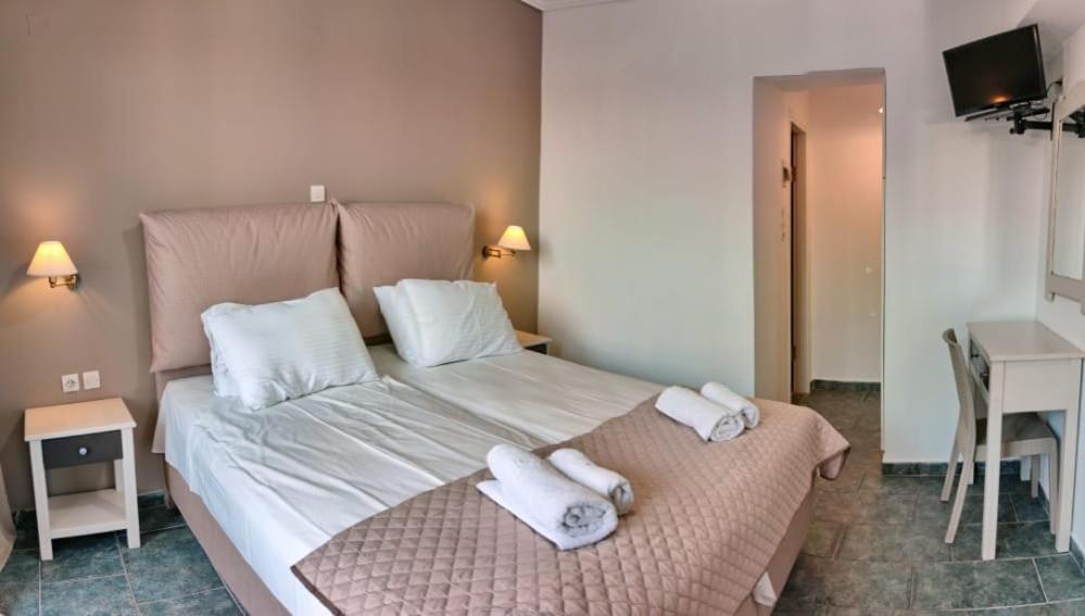 Blue Star 2 Hotel Pyrgi Thermis Bagian luar foto